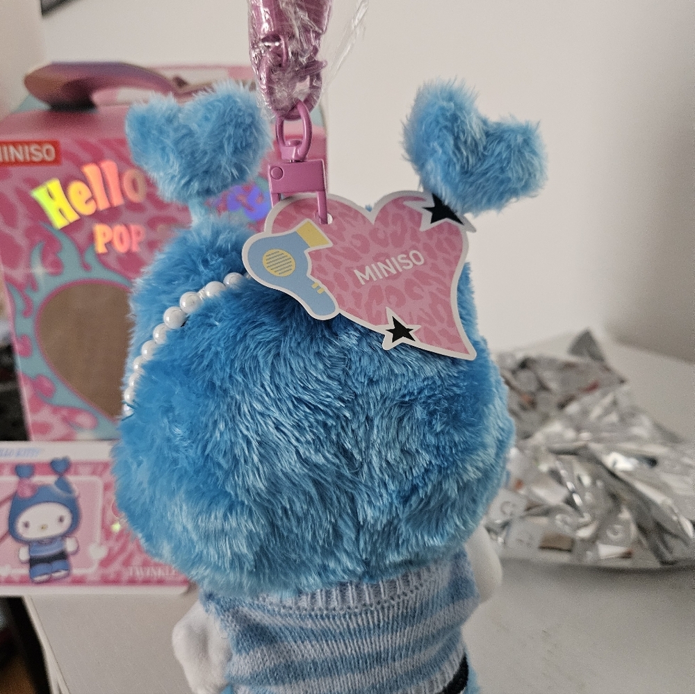 Hello Kitty Pop Star Collectible - TWINKLE - Picture 3 of 4